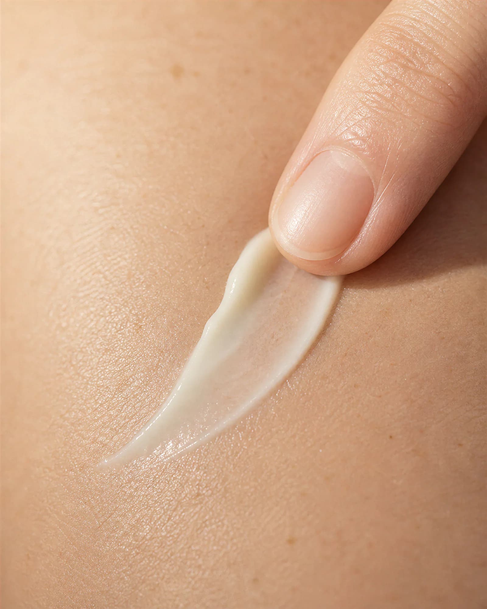 Textura de Day Antioxidant Cream sobre piel natural