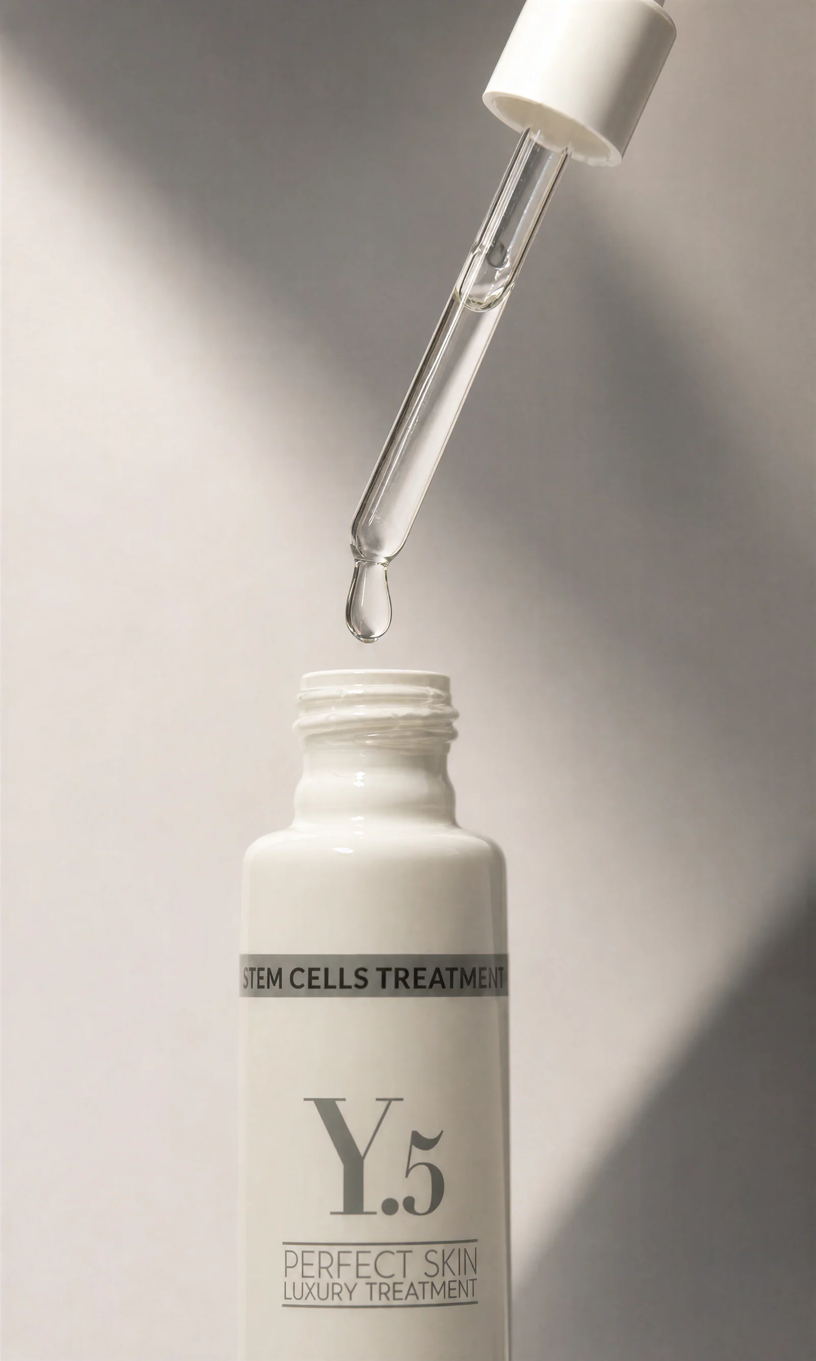 Pipeta real y sérum transparente